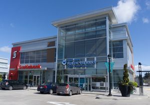 캐나다 브리티시컬럼비아 주 빅토리아에 있는 공공 도서관 옆의 스코샤 은행 지점