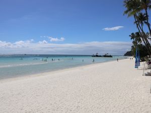 세계에서 가장 인기 있는 해변 중 하나인 보라카이의 화이트 비치