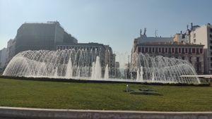 2020년 복원 이후 촬영된 분수를 강조한 광장의 모습