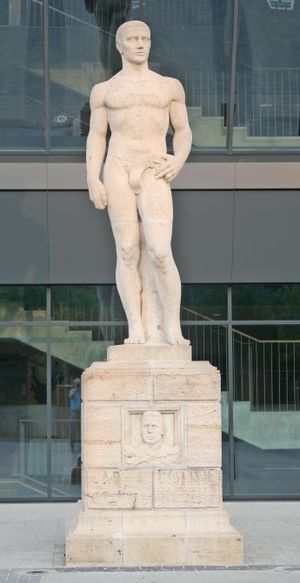 페렌츠바로시의 초대 회장인 Springer 동상