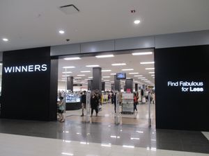 위너스가 있는 사우스센터 몰, 캐나다 앨버타주 캘거리