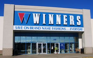 1980년대 로고가 있는 베이어스 레이크 비즈니스 파크의 위너스 매장