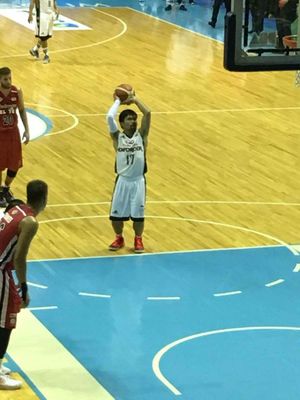 2016년 마힌드라 인포서와 함께 있는 파키아오