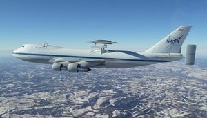 2010년 12월 미주리에서 우주왕복선 수송기에 실린 팬텀 레이.