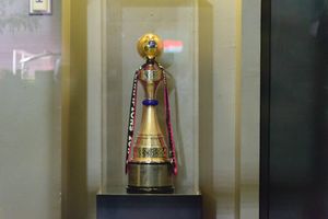 2017년부터 현재까지 사용되는 타이 리그 트로피