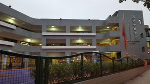 타이파 중포르투갈 학교}})