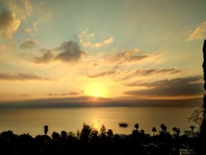 오아시스 데마누엘 – 티베리아데에서 갈릴리 호수의 일출