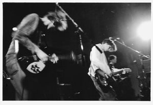 1990년 공연하는 라이드