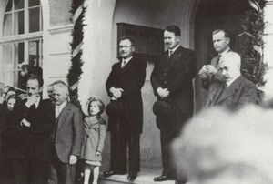 1938년 5월 8일 발처스에서 요제프 후프와 알로이스 포크트와 함께 있는 프란츠 요제프 2세