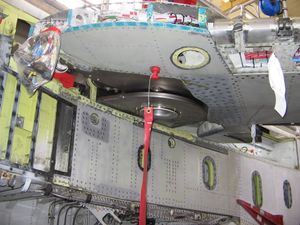 점검 중인 파나비아 토네이도의 날개 회전 메커니즘