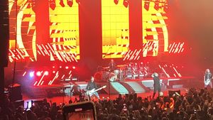 2021년 10월 8일, 플로리다주 세인트오거스틴에서 공연하는 샤인다운