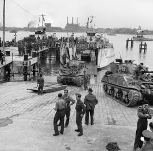 셔먼 전차, 13/18 기병 연대, LCT-610에 탑승, 1944년 6월 3일