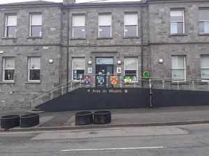 미들랜드에 위치한 코멀타스 케올토이리 에이렌(Comhaltas Ceoltóirí Éireann)의 지역 자원 센터인 아라스 안 빌린은 마운트 스트리트에 있다.