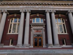 베이츠 칼리지 초창기 도서관인 코람 도서관 입구