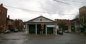 센터 마켓은 센터 마켓 광장 역사 지구의 중심지이다.