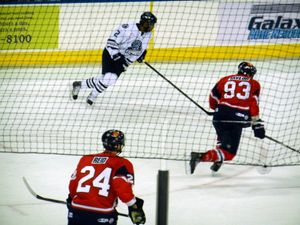 2011년 시카고 익스프레스와 경기하는 캘러머주 윙스