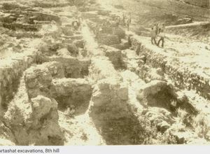 아르탁사타 8번 언덕에서의 발굴