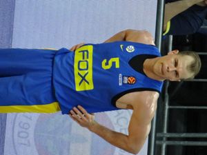 마이클 롤은 튀니지 대표팀의 주전 선수이다.