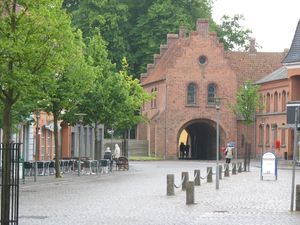 소뢰 수도원 문, 1160년에서 1200년 사이에 건설되었다.