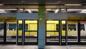 터우첸좡 역 플랫폼과 열차