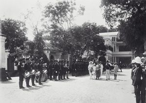 1923년 수리남 총독 아르나우트 판 헴스트라 남작