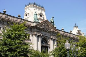 포르투의 동맹 대로에 있는 포르투갈 은행 건물