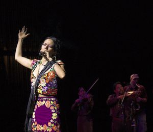 릴라 다운스는 2007년 "소르 후아나 국립 축제"에 참가했다.