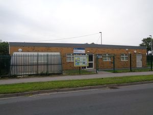 웨더비 (Wetherby), 웨스트 요크셔 (West Yorkshire)의 홀필드 (Hallfield) 지역에 있는 슈어 스타트 센터