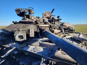 자포리자주에서 파괴된 러시아 T-90A