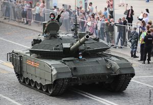 열병식에 등장한 T-90M 전차