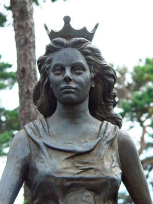 유라테 조각상 상반신