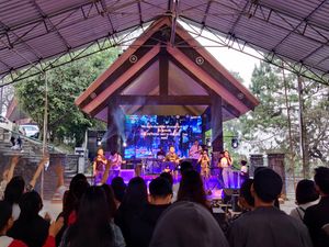 The Heritage에서 열린 라이브 예배 행사