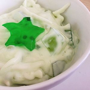 부코 판단 샐러드는 필리핀에서 판단 잎 추출물로 맛을 낸 굴라만 큐브를 어린 코코넛(부코)과 섞은 것이다. 필리핀에서 흔한 맛의 조합이며, 부코 판단 케이크에서도 찾을 수 있다.