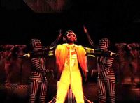 "Boom Boom Pow"의 미래 지향적인 뮤직 비디오에 출연한 will.i.am