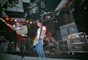 1996년 10월 로스앤젤레스에서 공연하는 Blink-182