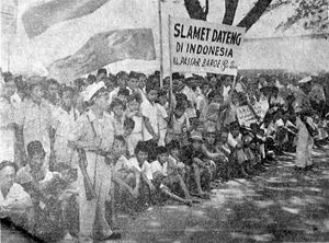 판 무크의 귀환을 기다리는 인도네시아인들.