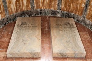 남편 옆에 있는 유고슬라비아 알렉산드라의 무덤, 오플레나츠, 세르비아 왕족 묘역 지하 묘실