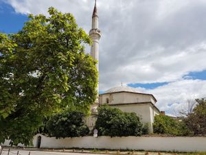 쿠르쉼 모스크는 파자르지크에 남아있는 유일한 오스만 건축물 중 하나이다.