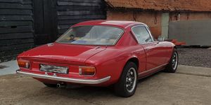 로터스 엘란 +2 후측면