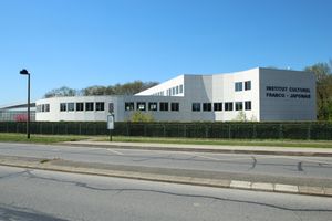 파리 일본인 학교 (프랑스어: Institut culturel franco-japonais - École japonaise de Paris/영어: Institut Culturel Franco-Japonais – École Japonaise de Paris)