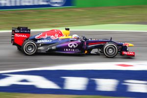 페텔은 폴 포지션에서 출발하여 우승을 차지했다.