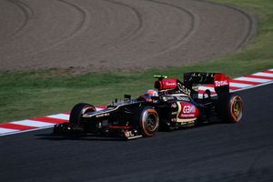 로터스의 로만 그로장은 한때 레이스를 이끌었으나 3위로 경주를 마쳤다.