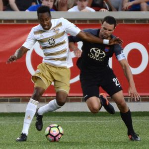 케이, 2017년 FC 신시내티 수비수 오스틴 베리를 상대하는 모습