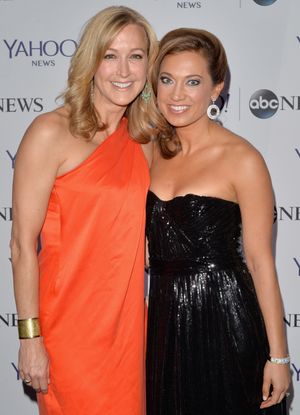 라라 스펜서(왼쪽)와 지가 2014년 백악관 출입기자 만찬 리셉션 사전 파티에서