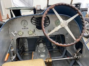 부가티 타입 35B 복제품 대시보드