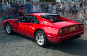 페라리 GTB 터보, 후면. 후면 범퍼의 통풍 슬롯과 도어 뒤의 NACA 덕트 참고.