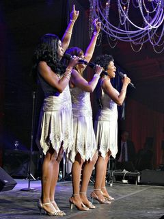 2006년 11월 암 연구를 위한 공연을 하는 포인터 시스터스.