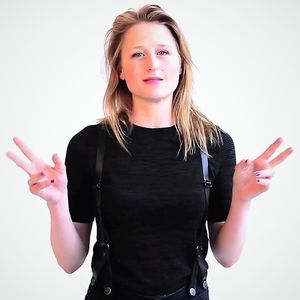 2015년 "Make It Fair" 비디오에 출연한 거머