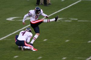 홀더를 맡고 있는 베어스의 펀터 브래드 메이너드(4번)