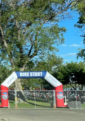 2023년 7월 벌리에서 열린 스퍼드맨 트라이애슬론을 앞두고 슐러 공원에 있는 자전거들